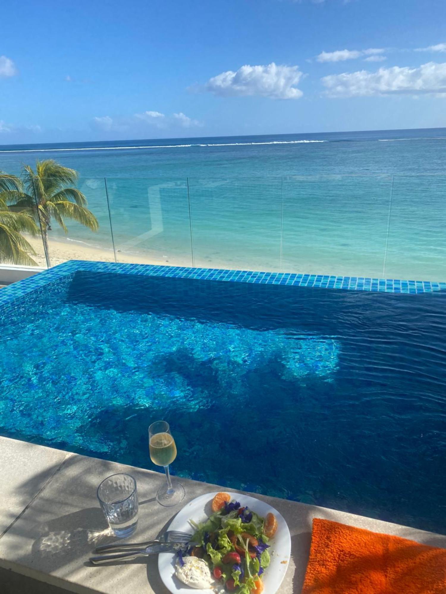 Cap Ouest Beachfront Luxury Penthouse & Apartment Flic en Flac Luaran gambar